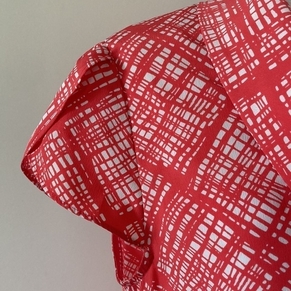 Banana Republic Factory medium blouse flutter sleeves - Picture 2 of 12